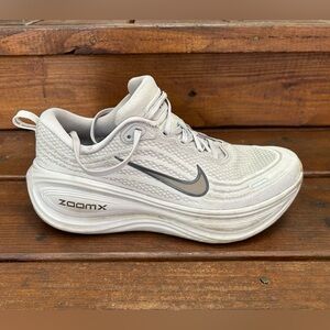 Men’s size 8.5 Nike Vomero Plus Dark Grey/Ash